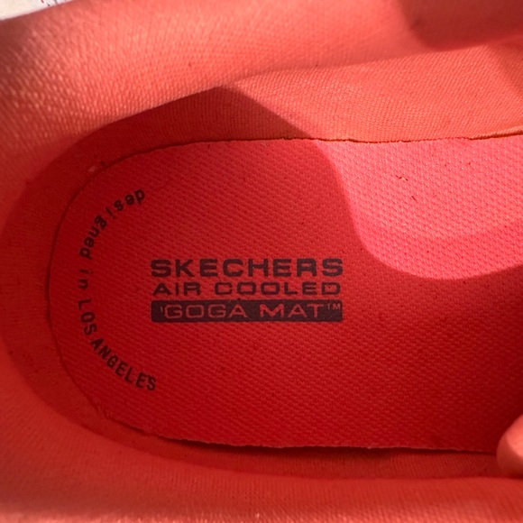 Skechers size 8 women’s navy & pink athletic shoes. Air cooled goga mat. EUC - Picture 3 of 7